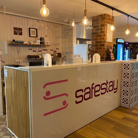 Safestay Bratislava Presidential Palace Экстерьер фото