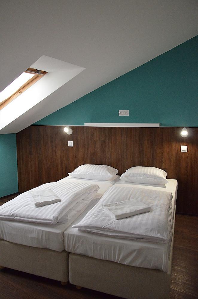 Safestay Bratislava Presidential Palace Экстерьер фото